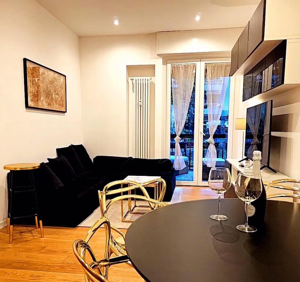 Cozy Apartment Between Sempione, City Life And Mico ! Milano Ngoại thất bức ảnh